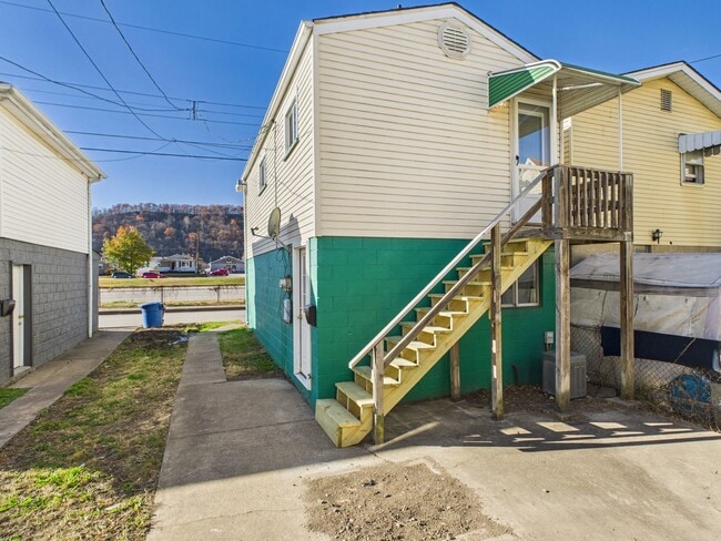 1109 Garfield St unit Garage Apartment, McMechen, WV 26040 - photo 3