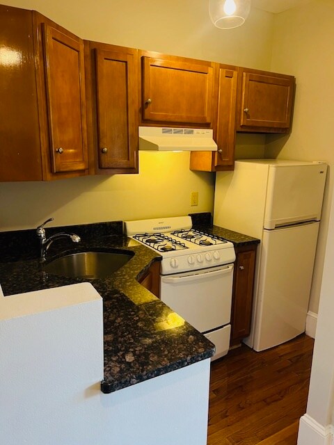 131 Summer St unit 1R, Somerville, MA 02143 - photo 2