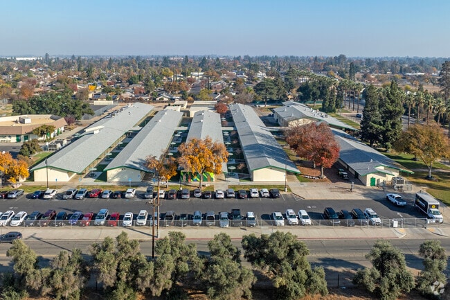 The main buildings of Kings Canyon Middle School in Fresno.