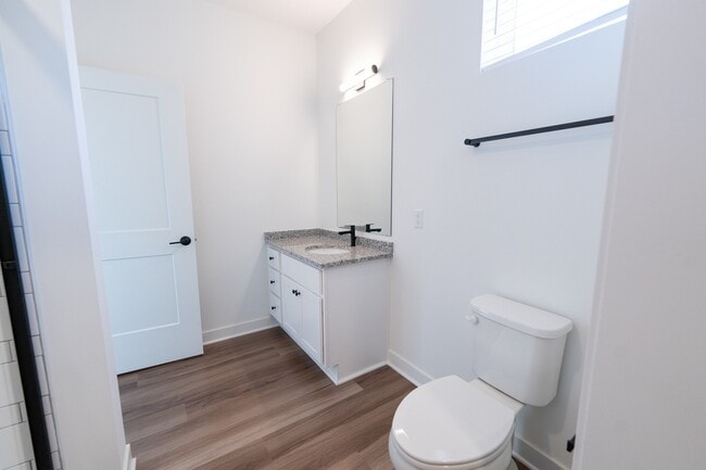 1460 Grant 1A Bathroom