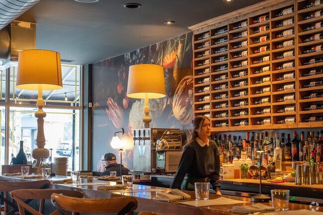 Napolese Pizzeria is a great spot for delicious pizza near Crows Nest.