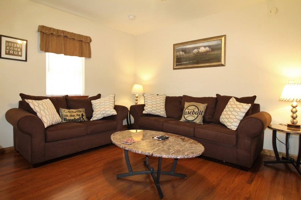 Students! Spacious, furnished2 bedroom apartment