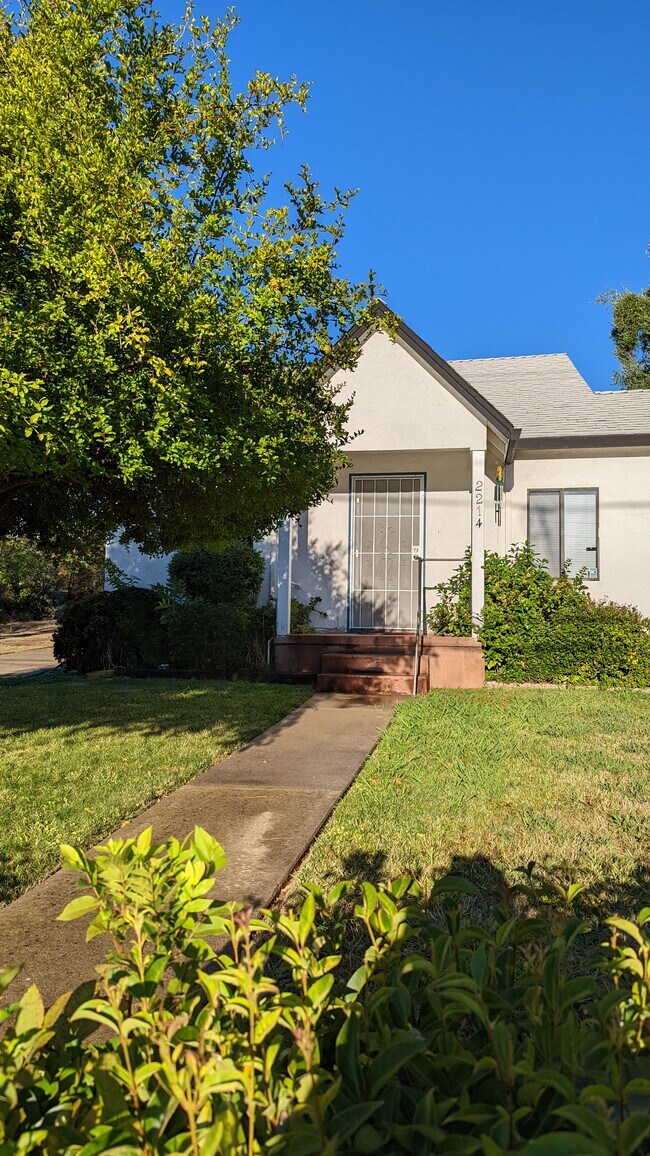 2214 Waldon St, Redding, CA 96001 - photo 5