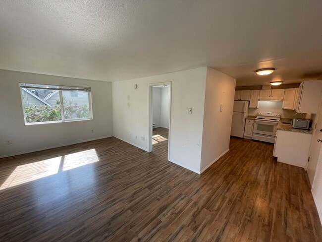 301 Apartments in the heart of Beacon Hill, Seattle, WA 98144 - photo 2