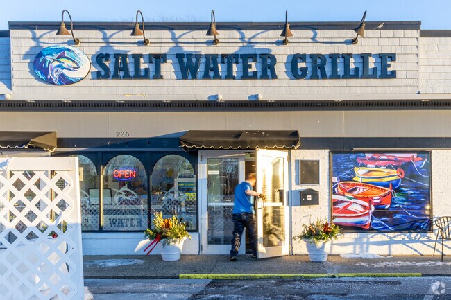 The Salt Water Grille is a popular close by restaurant in Gloucester, MA.
