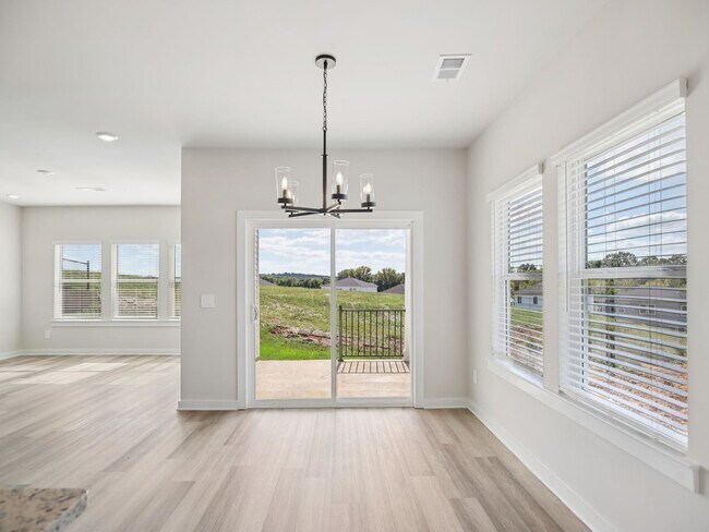 1318 Bluffton Cir, Clarksville, TN 37043 - photo 5