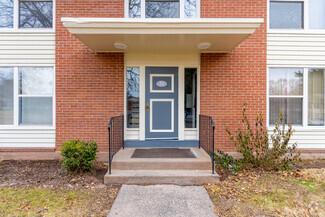 2-14 Revere Dr, Bloomfield, CT 06002