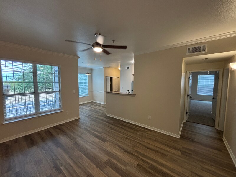 250 S Stagecoach Trail unit b1, San Marcos, TX 78666 - photo 1