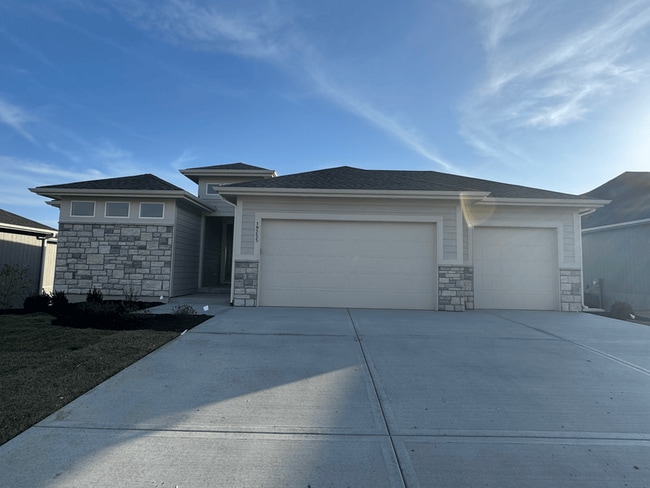 19255 W 109th Place, Olathe, KS 66061 - photo 3