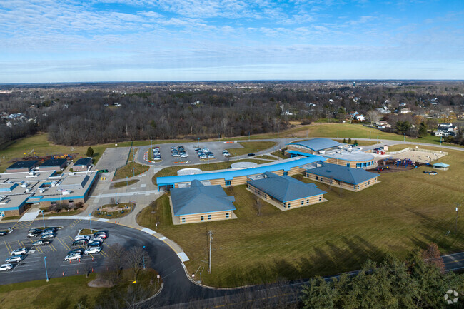 Mason Elementary School has a student population of 351 students.