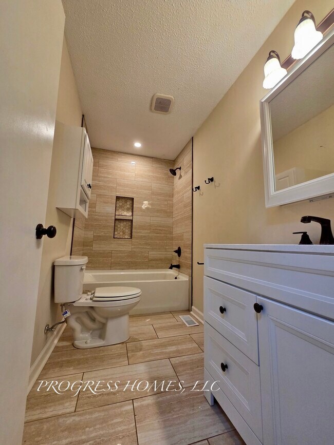 327 Larkwood Dr SW, Decatur, AL 35601 - photo 5