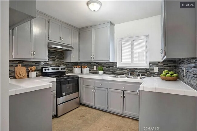 218 E Tamarack Ave unit 5, Inglewood, CA 90301 - photo 5