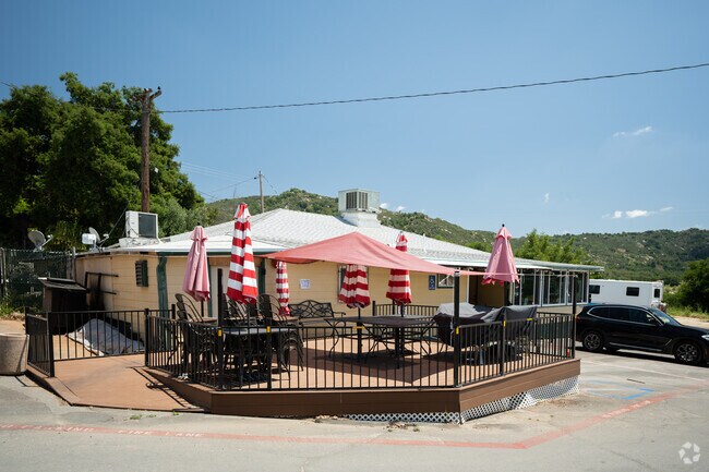 Grab a bite to eat at Lake Wohlford café next to the lake.
