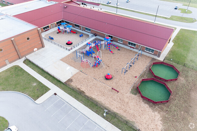 The student population of Creekside Elementary is 473 and the school serves K-5.