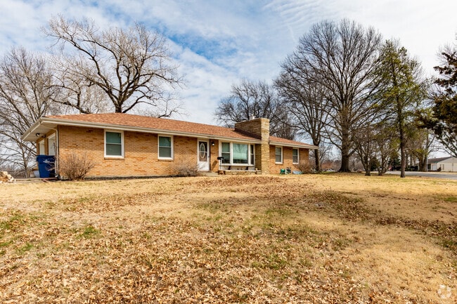 Ranch-style homes with large yards can be found in Gladstone.