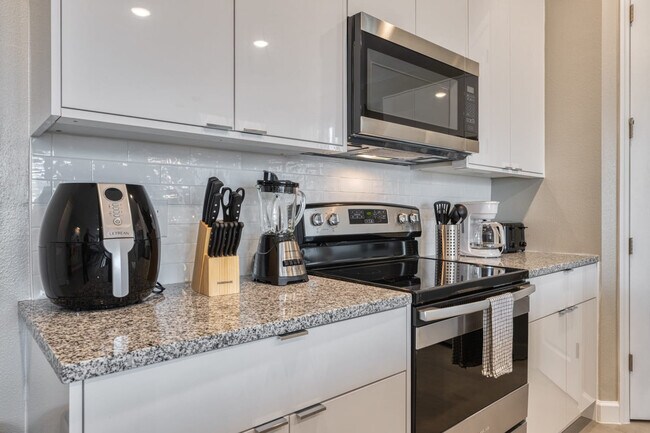 8013 Formosa Vly Place unit ID1280800P, Kissimmee, FL 34747 - photo 5