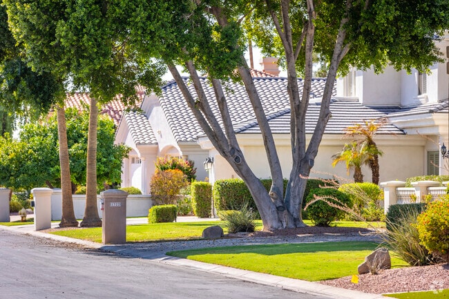 Val Vista features exquisite multi-million-dollar homes with unmatched elegance and style.