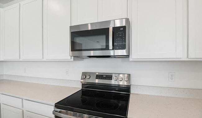 1114 Olivine Ave, Dundee, FL 33838 - photo 4