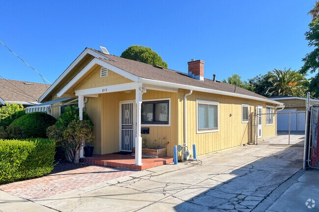 Minimal Traditional Home in Central San Jose Offer a Stylish and Comfortable Living Environment.