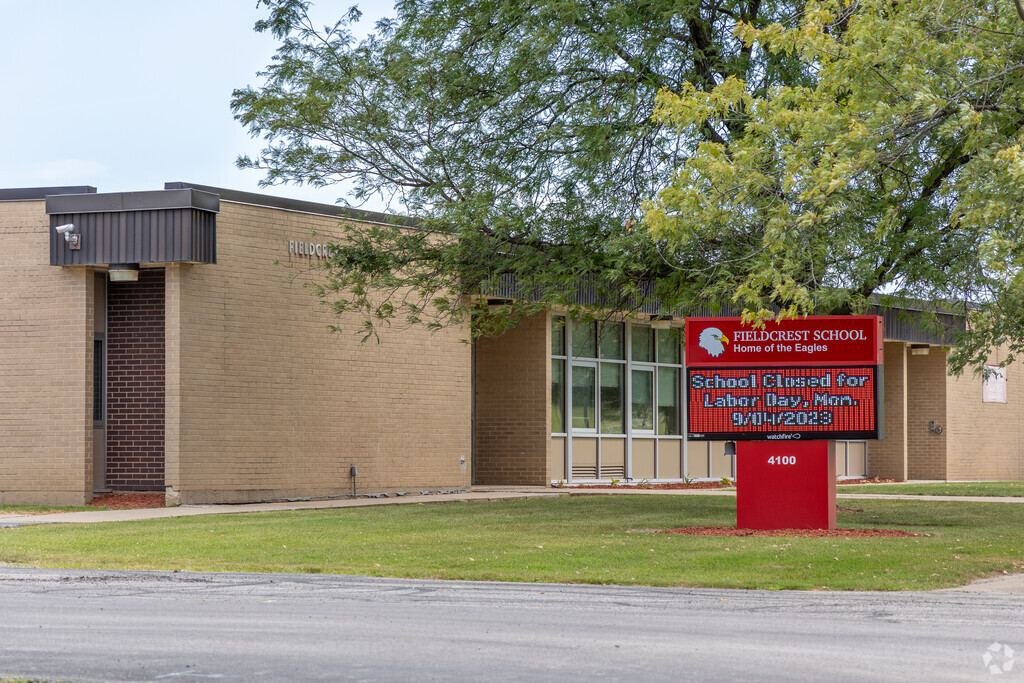 Fieldcrest Elementary School is a public school located in Oak Forest, IL.