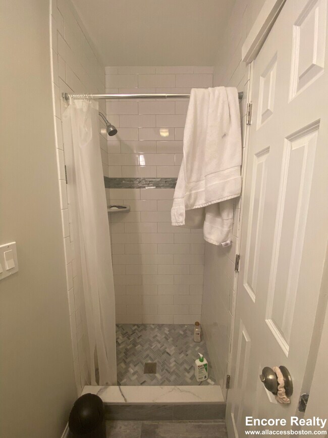 28 Fleet St unit 32, Boston, MA 02113 - photo 5