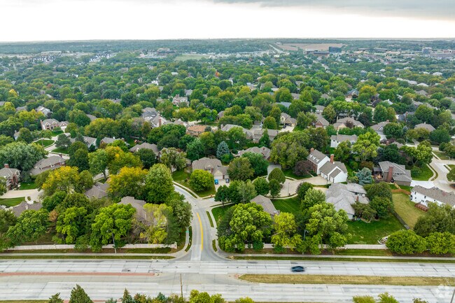 Bryn Mawr is a small residential neighborhood in the center of the western Omaha suburbs.