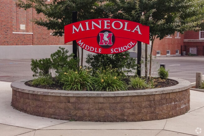 Mineola Middle School is a highly-rated public school located in Mineola, NY.