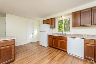 1335-1341 Mertensia Rd, Farmington, NY 14425