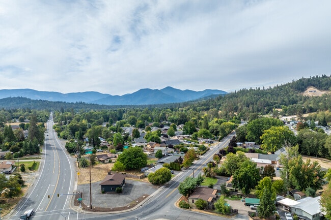 New Hope Road takes you directly to New Hope, while Williams Highway takes you to Murphy.