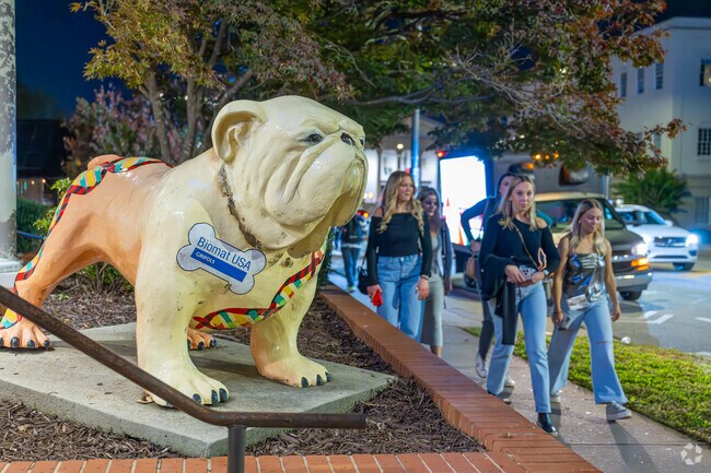 Several bulldog statues can be found all throught suburban Athens and Jennings Mill.