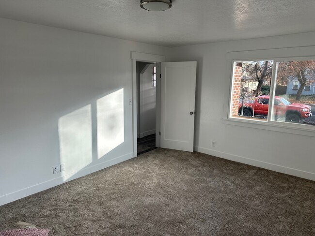 479 W Center St unit Betty's Place, Logan, UT 84321 - photo 4