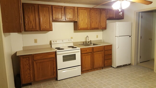 416 Bessemer Ave, Lyndora, PA 16045 - photo 3