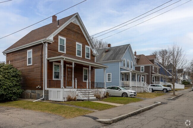 Rows of eclectic homes line the streets of Quincy Point.