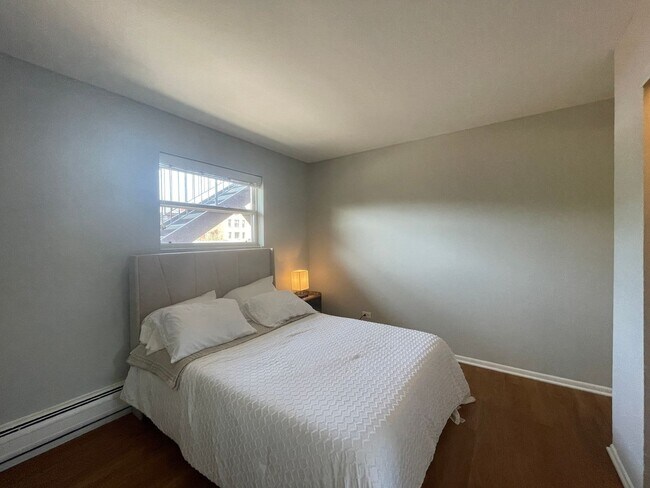 4649 N Beacon St unit 4612-3C, Chicago, IL 60640 - photo 3