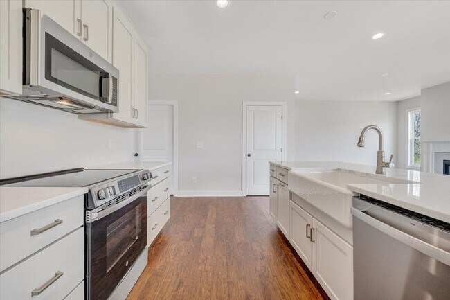 3930 Prices Fork Road St unit 37365046, Blacksburg, VA 24060 - photo 4