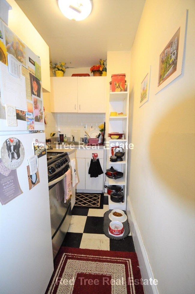 1748 Beacon St unit 4, Brookline, MA 02445 - photo 4