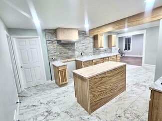 118 W 22nd Ave, Oshkosh, WI 54902