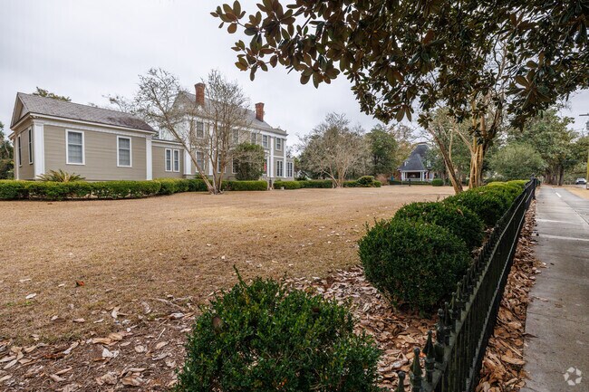 Large traditional homes are common along Dawson Street in Downtown Thomasville.