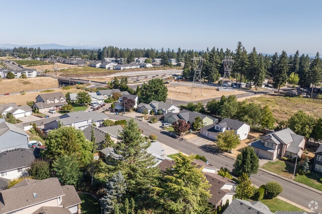 Residents of the Burton Ridge neighborhood enjoy quick access to I-205.