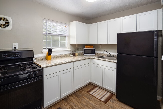 Lanier Terrace, Gainesville, GA 30501 - photo 5