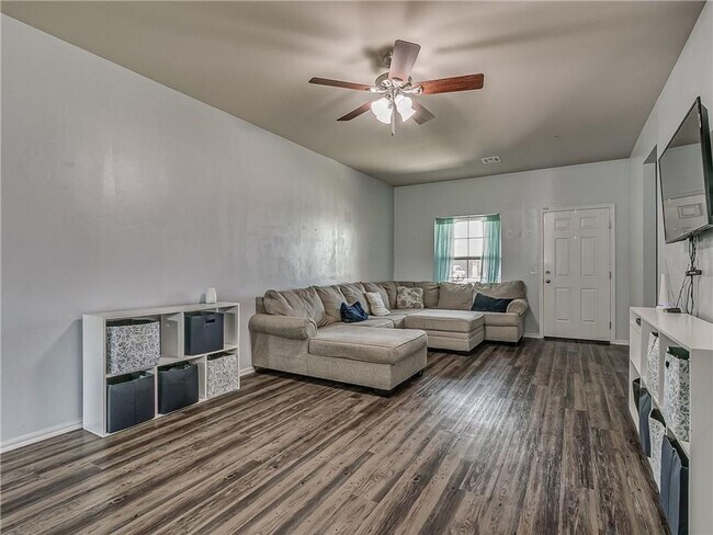 1912 W Autumn Way, Mustang, OK 73064 - photo 4