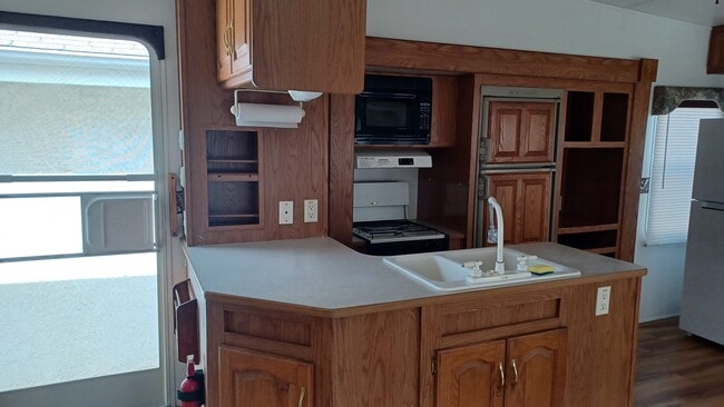 5030 Cord Ave unit RV, Pico Rivera, CA 90660 - photo 6