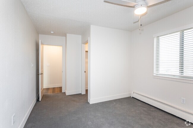 1BR, 1BA - 650SF - Bedroom