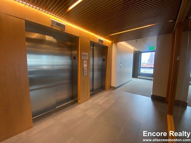 150 Camden St unit 308, Boston, MA 02118 - photo 3