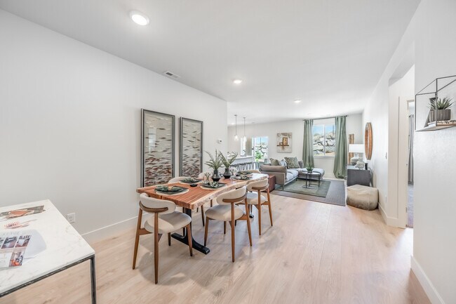 735 Sun Mesa Dr unit 36475952, Sun Valley, NV 89433 - photo 5