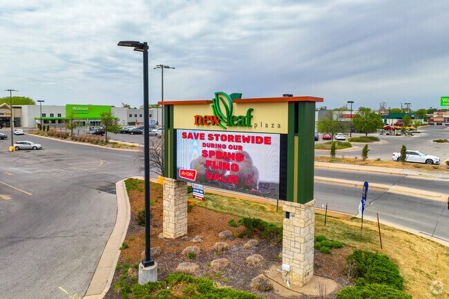 New Leaf Plaza has excellent retail stores in Benjamin Hills-Pleasant Valley