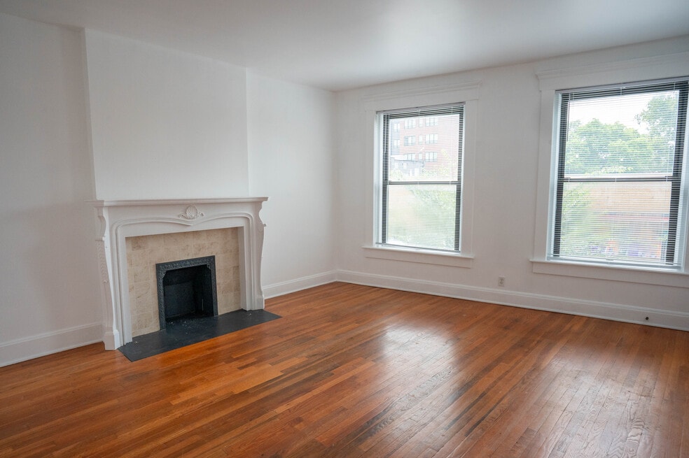 1104 1/2 N High St unit D, Columbus, OH 43201 - photo 1