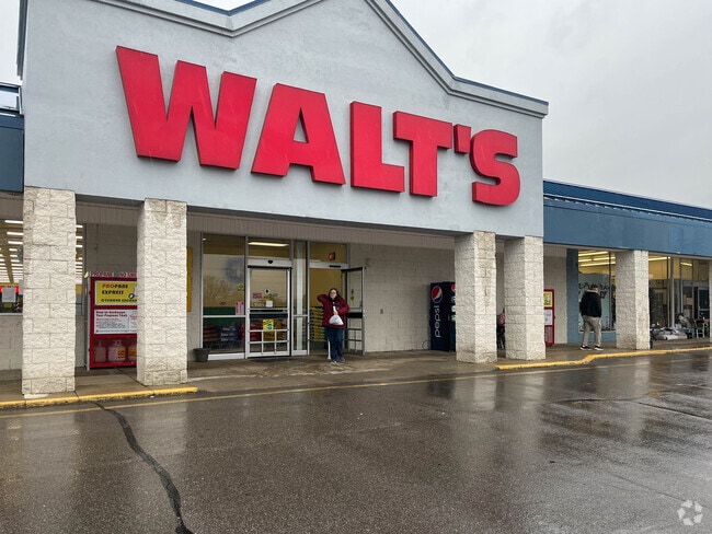 Walt's grocery store in Mercer welcomes shoppers.