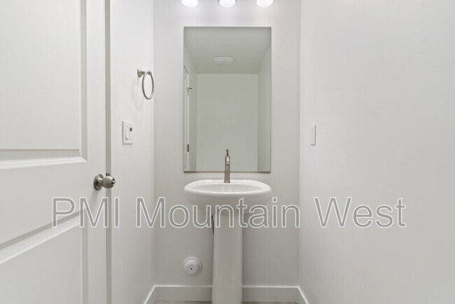 1836 Red Twilight Ln, Layton, UT 84041 - photo 5