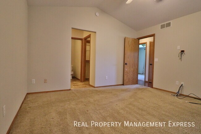 2726 S Avondale Ct, Sioux Falls, SD 57110 - photo 6